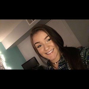 Meet your Posher, Alexis